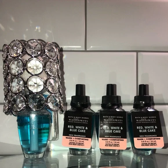 Red, White & Blue Cake: Bath & Body Works Wallflower Plug & Refill Bundle - Picture 4 of 6